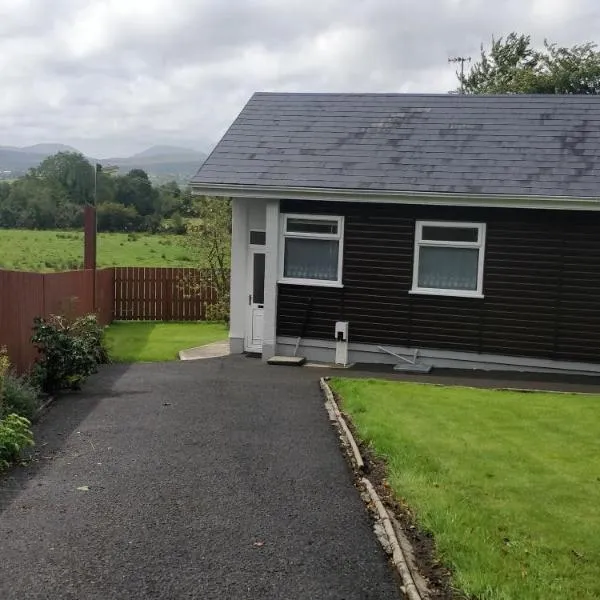 The Bungalow Self-catering Accommodation, hotel v destinaci Ballybofey