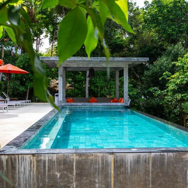 찰로쿰에 위치한 호텔 Padel Phangan Suite