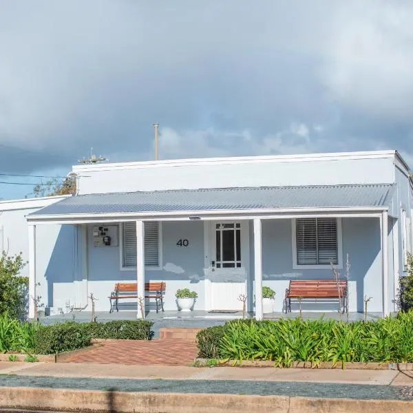 The Rested Guest 3 Bedroom Cottage West Wyalong, hotel em West Wyalong