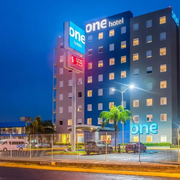 One Monterrey Aeropuerto, hotel en Villa Juárez