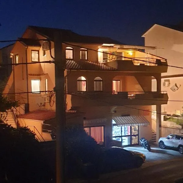 Apartments Damir 2838, hotel v destinácii Lopar