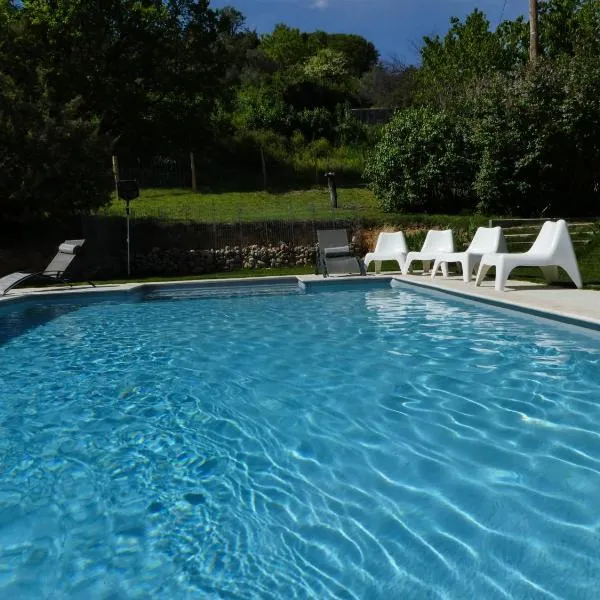 L'auguste maison d'hôtes, hotel in Valensole