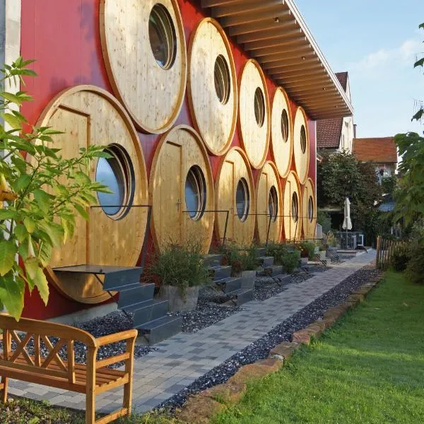 Rüedi - WeinFassHotel, hotel v destinaci Trasadingen