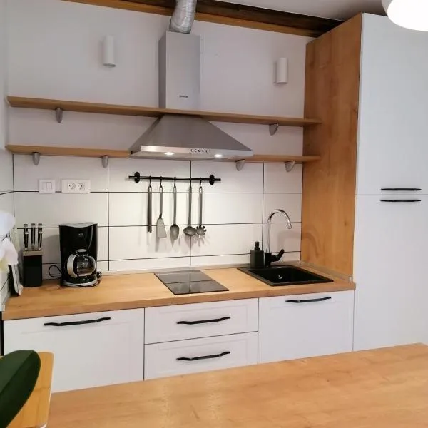 Lolo Apartment, хотел в Кленовица