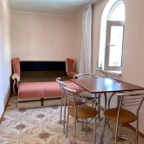 Домик с бассейном возле Молодой Гвардии, Hotel in Odessa