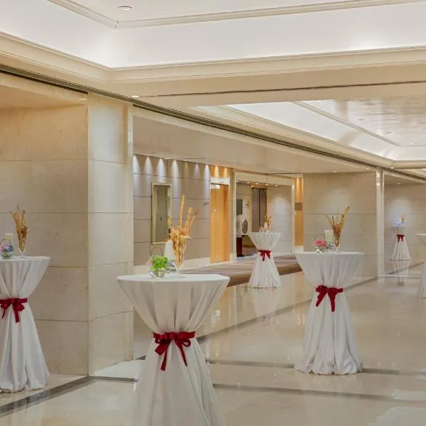 Crowne Plaza Shenzhen Longgang City Centre by IHG, hotel en Longgang