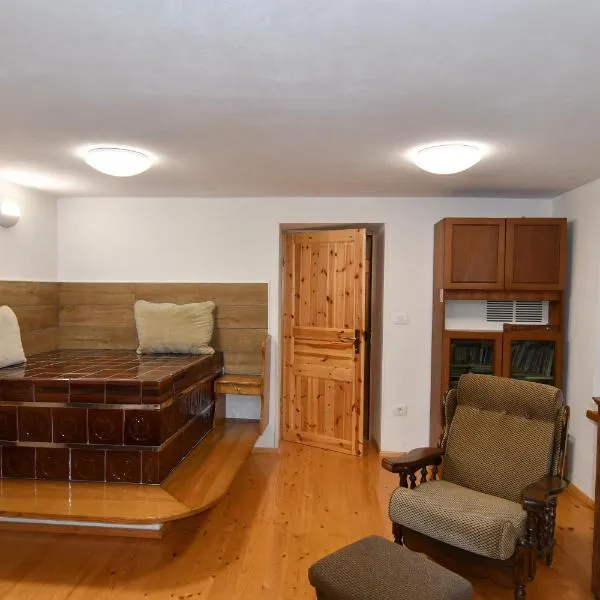 Apartment Perunika, hotel in Cerkno