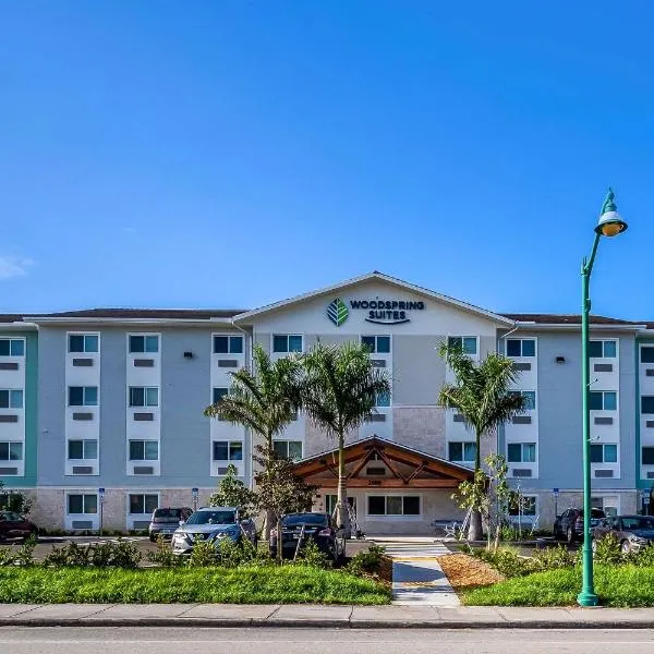 WoodSpring Suites Naples West, hotel en Lely Resort