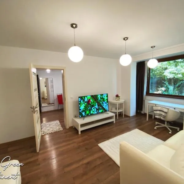 Peles Green Apartment, hotel in Coruşu