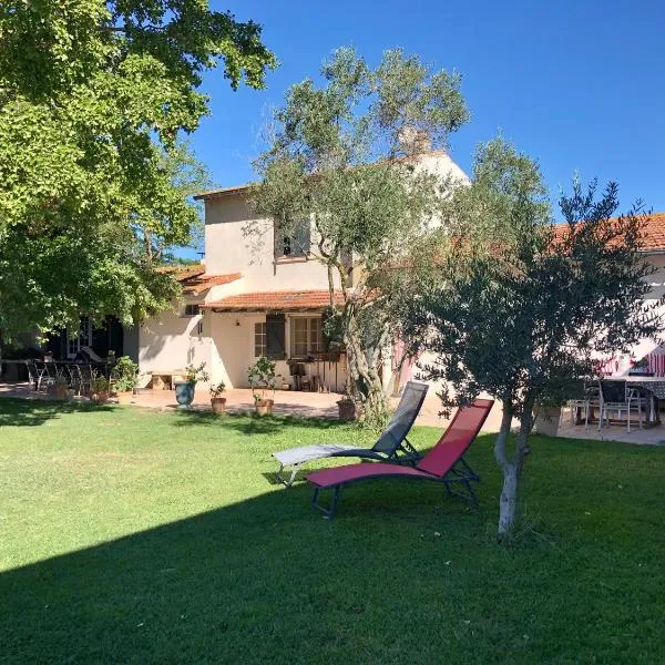 Mas Du Pont De Laute, hotel in Le Cailar