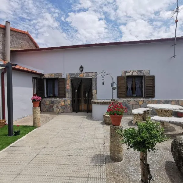 Casa rural Pérez Martín, hotel in Retortillo