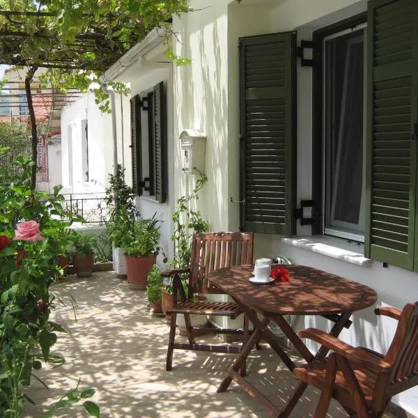 Nostalgia Apartment A in Sami 50 metres from the sea, Hotel in Sami