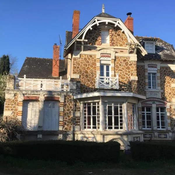 Abbey Road Le Thoureil, hotel em Chemellier