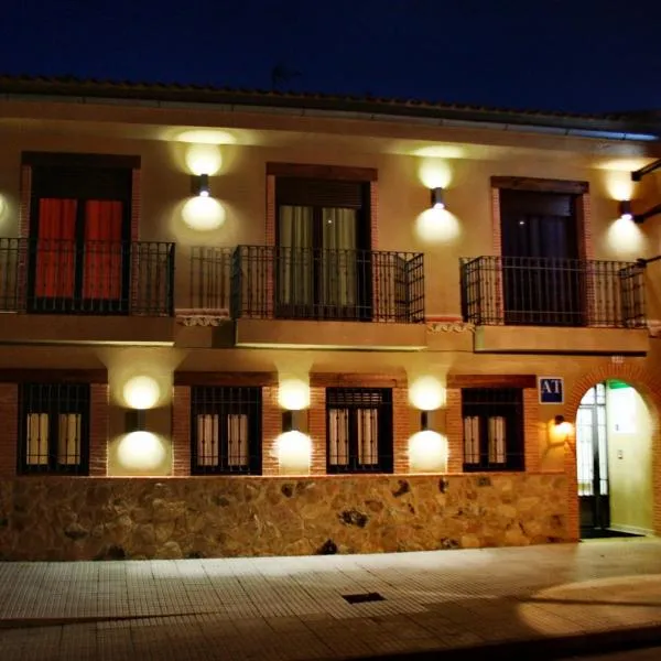 Apartamentos Turisticos Mirayuste, hotel en Cabañas del Castillo