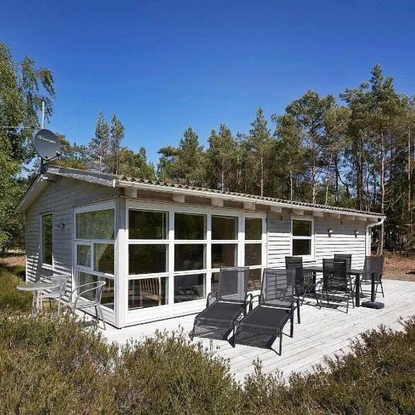 4 person holiday home in Nexø, hotel v destinaci Neksø