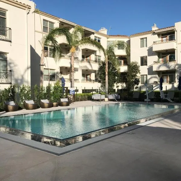 Perfect Apt near UCLA w Parking Gym Pool WIFI in Westwood B3, khách sạn ở Los Angeles