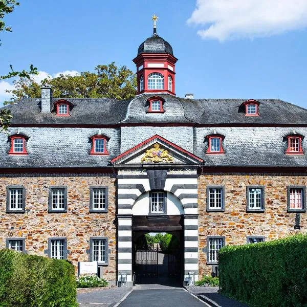 Schloss Hotel Burgbrohl, hotel en Abadía de Santa María Laach