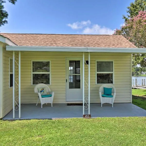 Romantic Waterfront Abode with Patio and Dock!, hotel in Deltaville