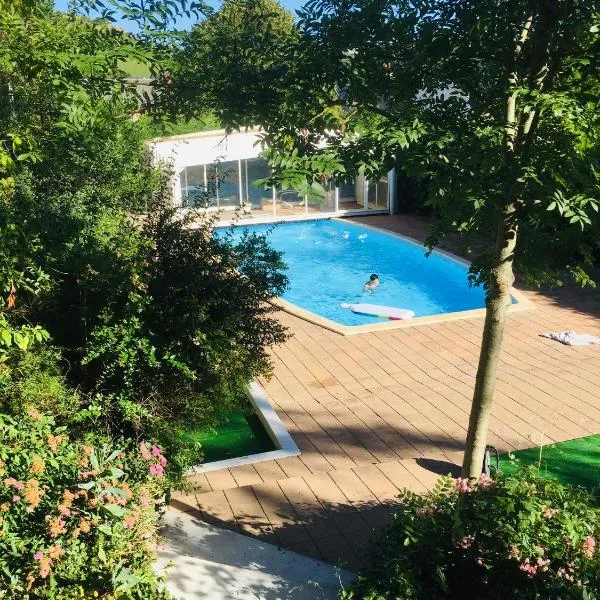 Hôtel-Restaurant La Bergerie, hotel v destinaci Sévérac d' Aveyron