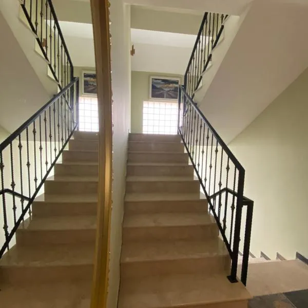 Hotel Kolonja's, hotel di Debar