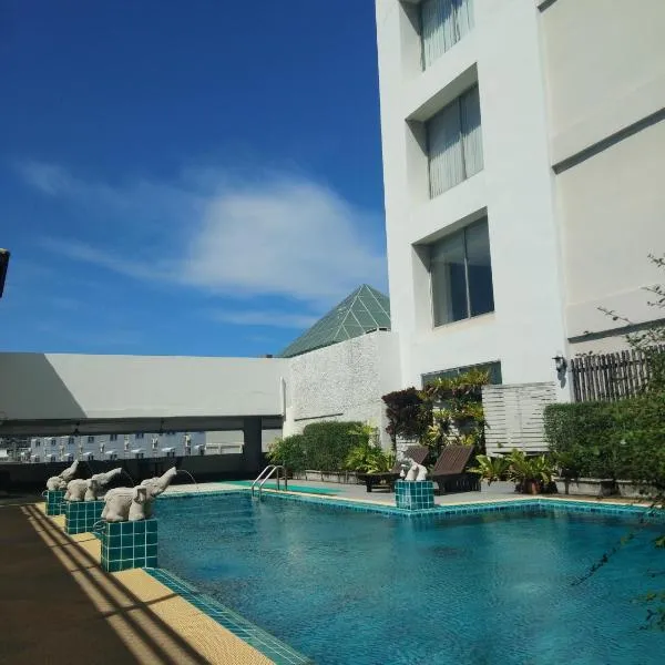 The City Hotel Sriracha by BBH Japan, hotel v destinaci Si Racha