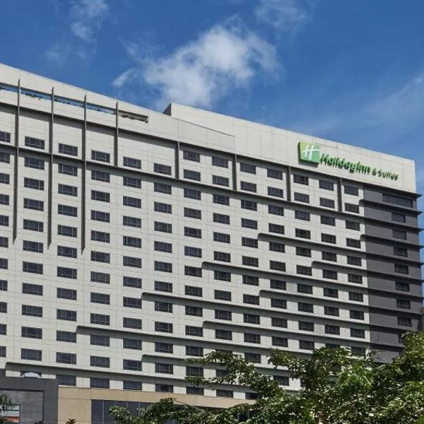 Holiday Inn & Suites Makati, an IHG Hotel โรงแรมในปารันญาเก