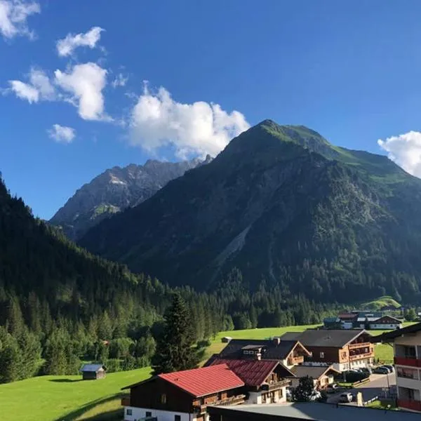 Groot appartement in Aparthotel met prachtig uitzicht, Hotel in Mittelberg
