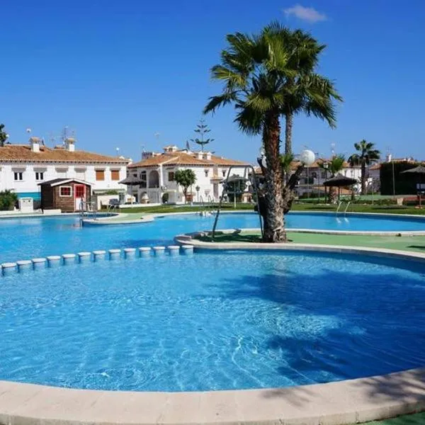 Costa Blanca Bungalow Lago jardin frente piscina 4 personas #PRP001 by Stay Orihuela Costa, hotel in Torrevieja