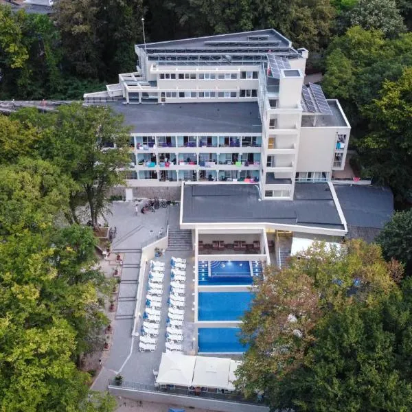 Ariana Hotel、キテンのホテル