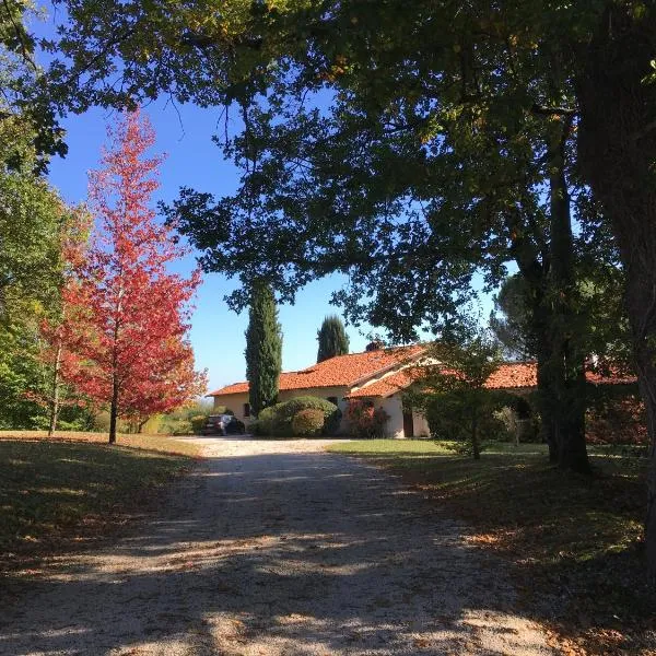 Maison indépendante 42m2. Calme et verdure :), hotel v destinaci Landorthe