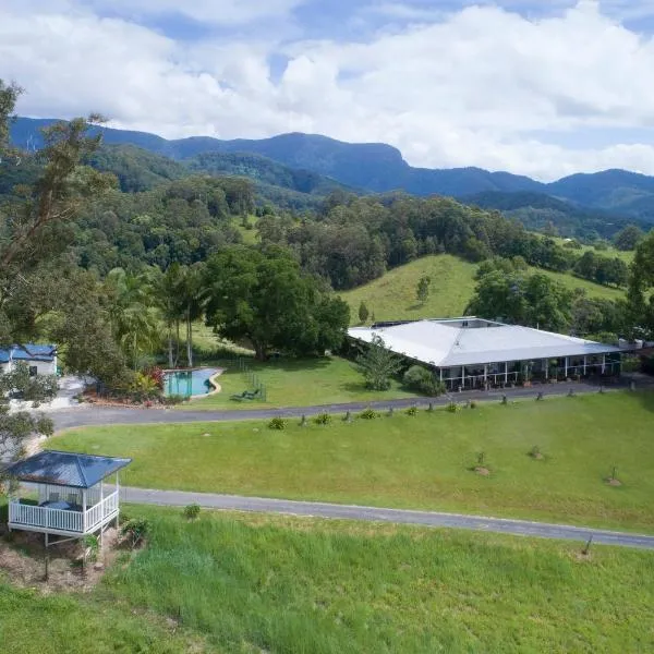 Hillcrest Mountain View Retreat、Crystal Creekのホテル