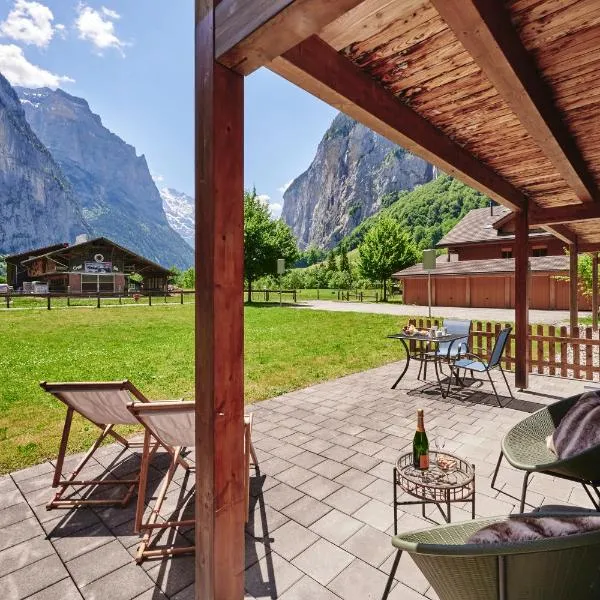 Apartment Trümmelbach, Comfortabl & Cozy, Private Terrace with best views、ラウターブルンネンのホテル