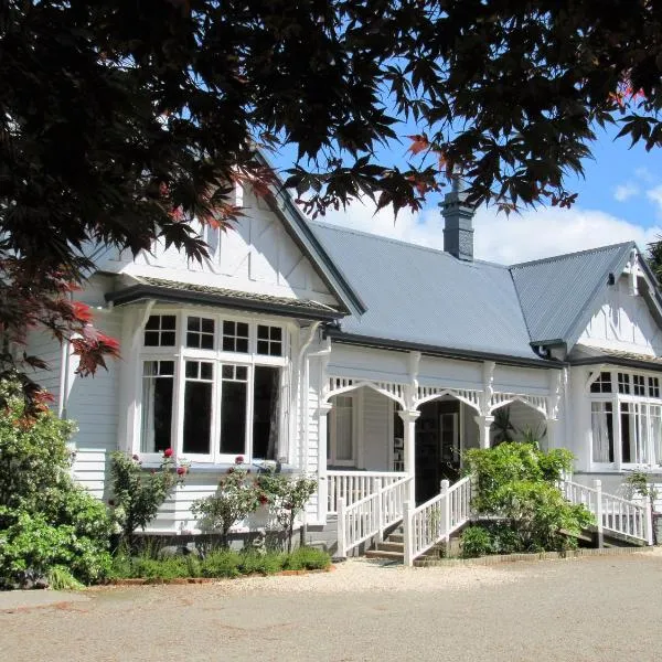 White Elephant Accomodation, Hotel in Pangatotara