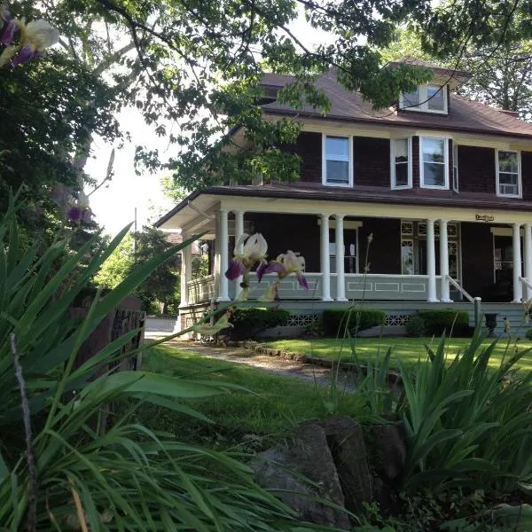 Lion's Head B&B, khách sạn ở Niagara Falls
