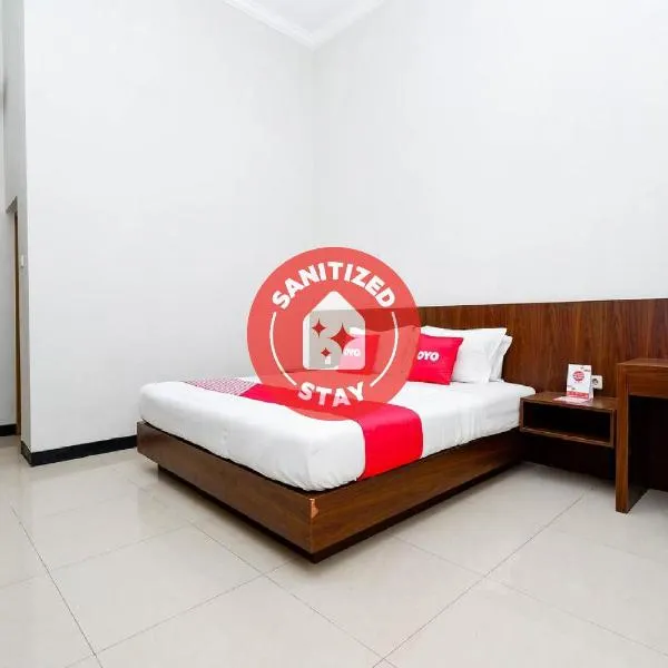 OYO 2436 Hotel Kencana، فندق في تيغال