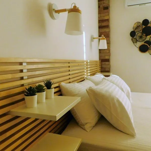 Brand New Studio 3, khách sạn ở Komotiní