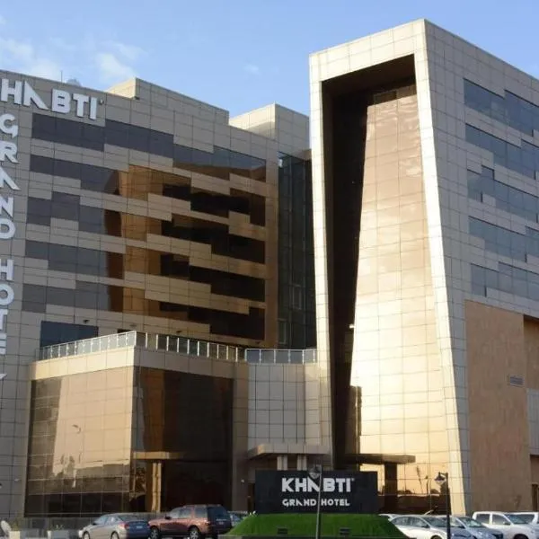Khabti Grand Hotel, hotel a Nimrān