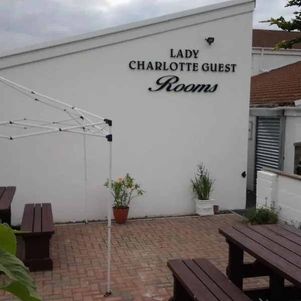 Lady Charlotte Guest rooms triple rooms, hotel di Dowlais