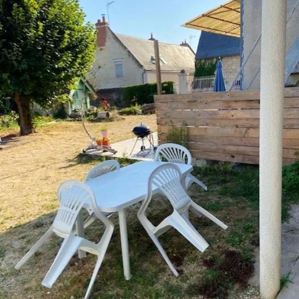 Maison d'une chambre avec jardin clos et wifi a Saint Patrice、Benaisのホテル