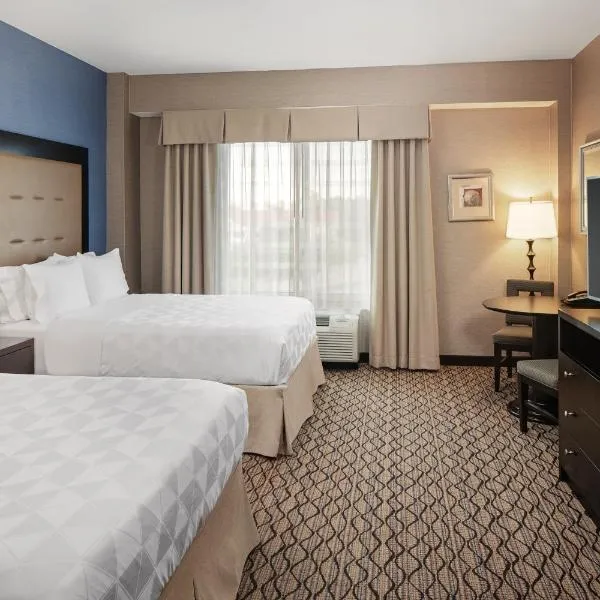 Holiday Inn Detroit Metro Airport, an IHG Hotel، فندق في رومولوس