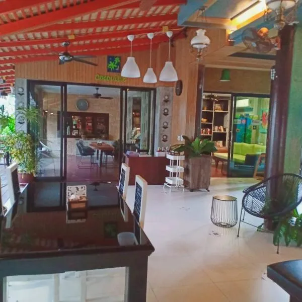Cocoville Phuket - SHA Plus, hotel v destinaci Chalong