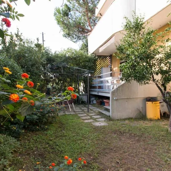 Casa con giardino vicino al mare, hotel di Massa