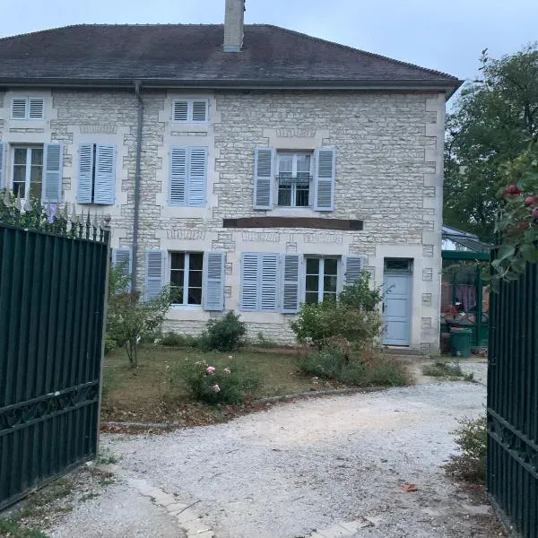 Chambres d'hôtes dans une maison de caractère, hotel en Poissons