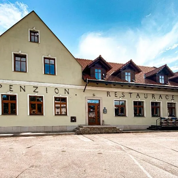 Penzion a restaurace U ŘEKY, hotell i Kožlí