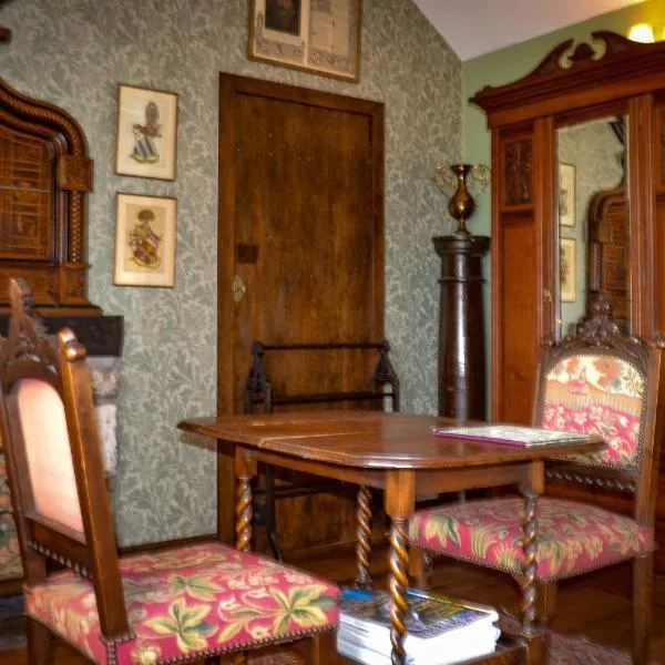 The Lady Maxwell Room at Buittle Castle, hotel v destinaci Dalbeattie