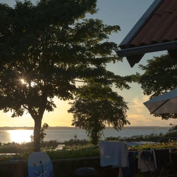 Emmerbølle Luksushytter med havudsigt, hotel v destinaci Tranekær
