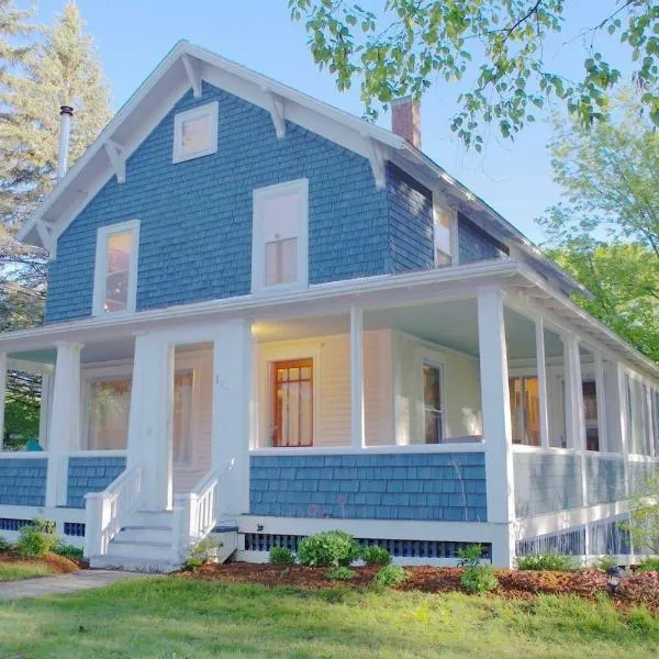 The Craftsman Farmhouse with Modern Flair, hotel in Bethlehem