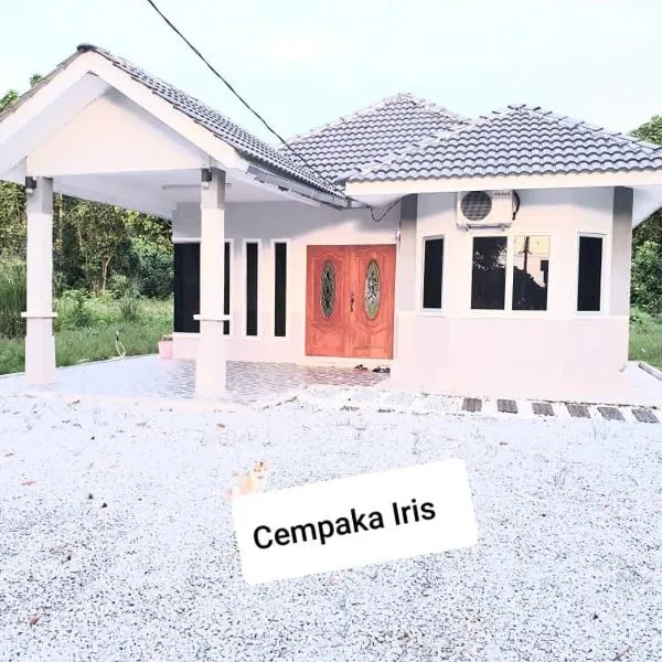 CEMPAKA IRIS HOMESTAY, hotell i Kampung Bota Kiri