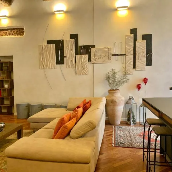 Kindness art apartment in historic center, hotel in Arona