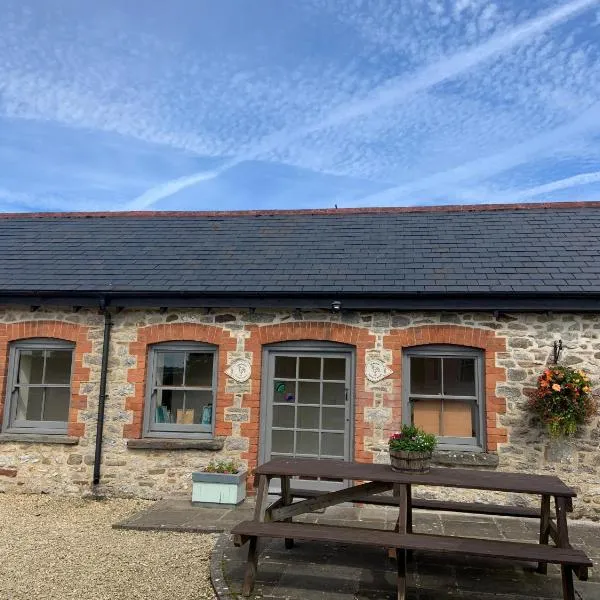 Kingfisher Cottage at Duffryn Mawr Cottages、ヘンソルのホテル